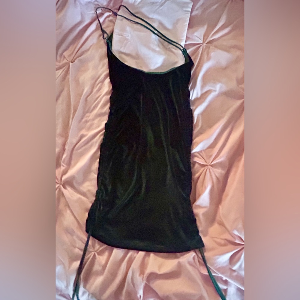 Elegant Dark Green One-Shoulder Dress - Picture 10 of 11